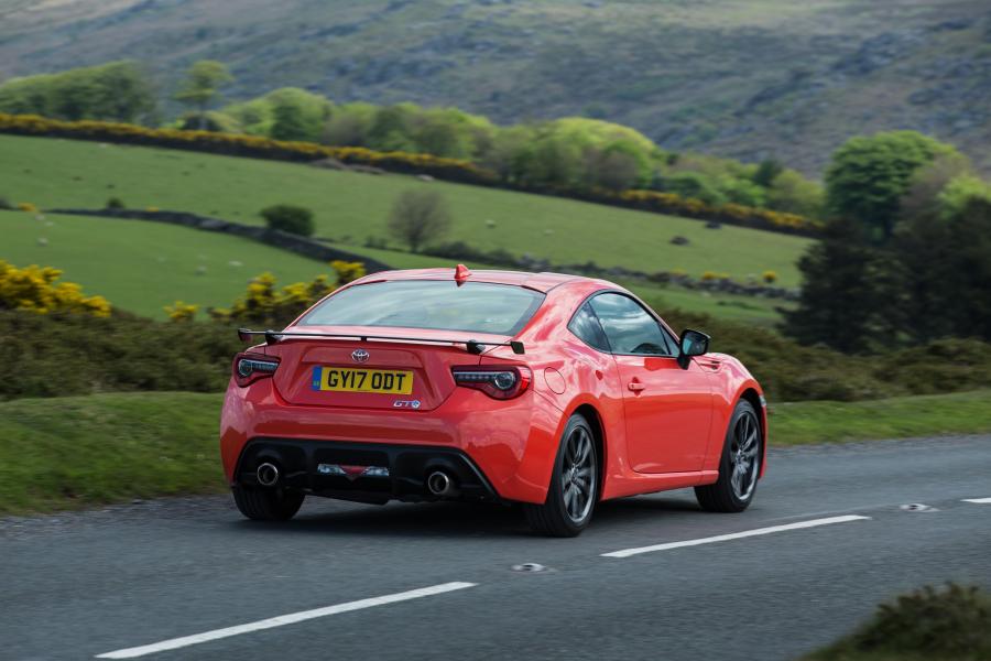  Toyota GT 86 Orange Edition 2017 года  (UK) (фото 2 из 18)